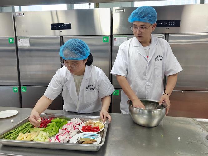 深耕食堂服务 展示业务风采